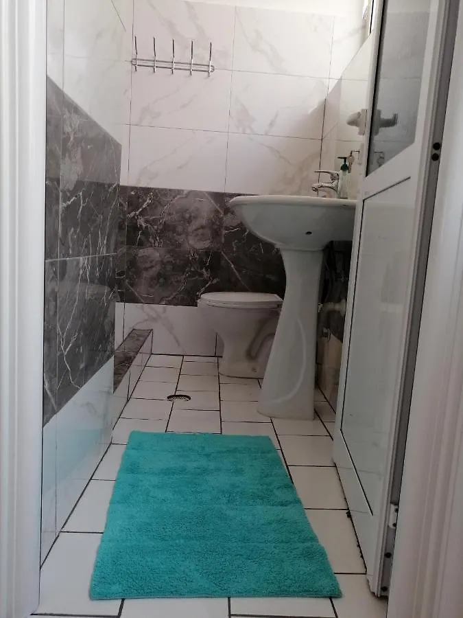 Bed & Breakfast Kos-Takis Suites & Apartments Himarë