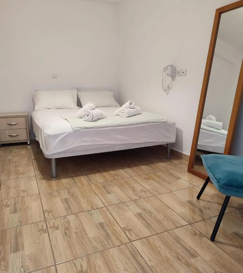 Kos-Takis Suites & Apartments Himare Bed & Breakfast