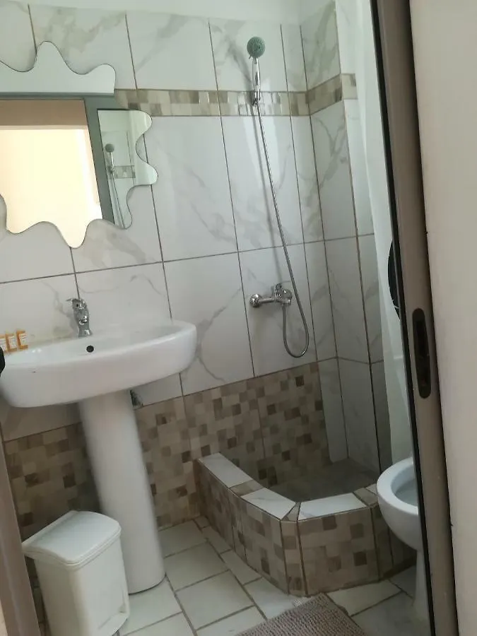 Kos-Takis Suites & Apartments Himarë