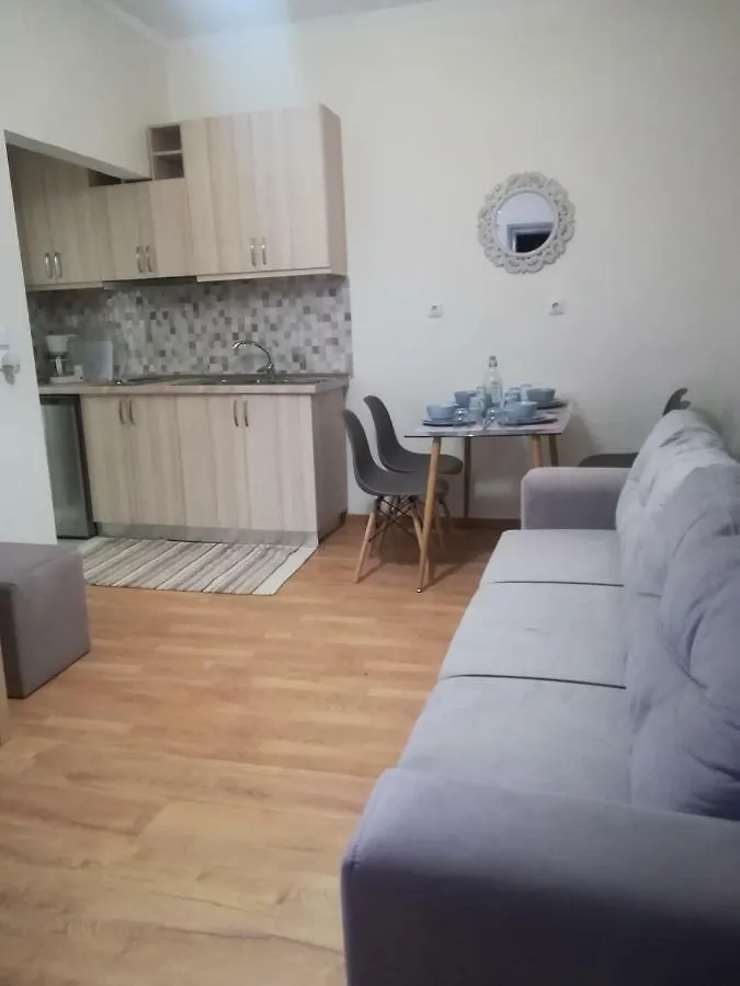 Kos-Takis Suites & Apartments Himarë Bed & Breakfast